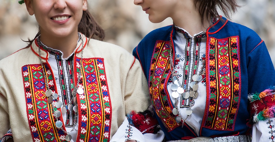 bulgarian-folk-costume-4017175_960_720